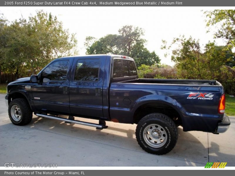 Medium Wedgewood Blue Metallic / Medium Flint 2005 Ford F250 Super Duty Lariat FX4 Crew Cab 4x4