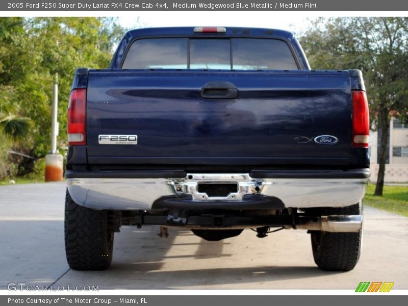 Medium Wedgewood Blue Metallic / Medium Flint 2005 Ford F250 Super Duty Lariat FX4 Crew Cab 4x4