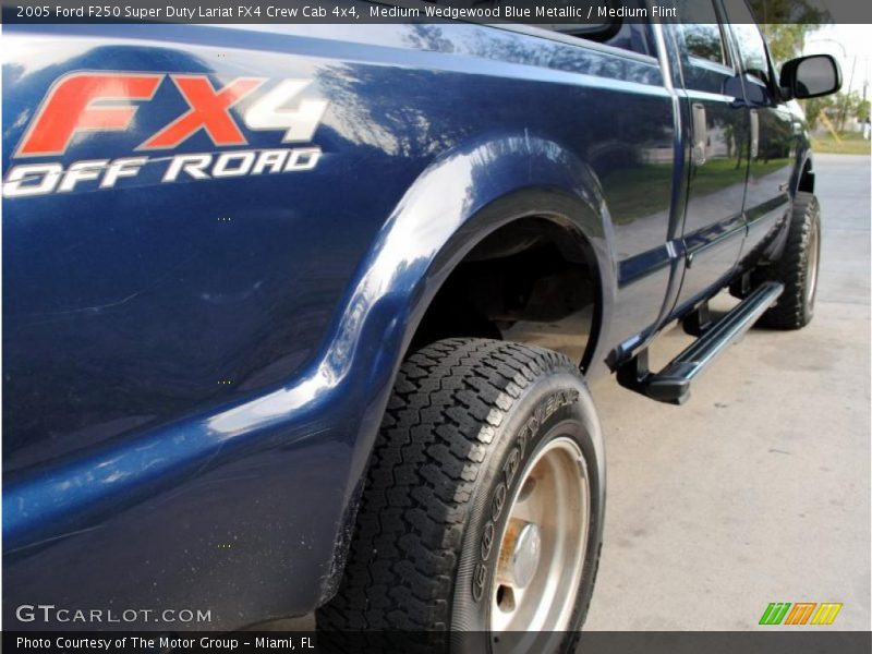 Medium Wedgewood Blue Metallic / Medium Flint 2005 Ford F250 Super Duty Lariat FX4 Crew Cab 4x4