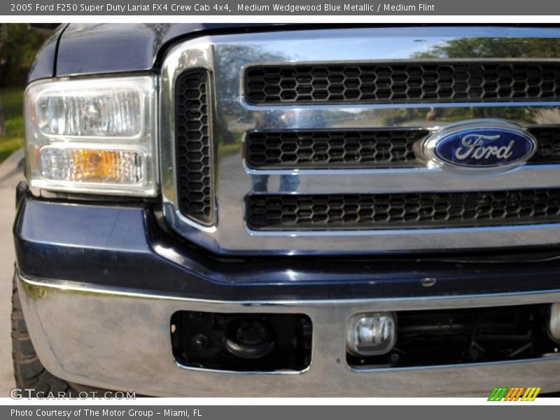 Medium Wedgewood Blue Metallic / Medium Flint 2005 Ford F250 Super Duty Lariat FX4 Crew Cab 4x4