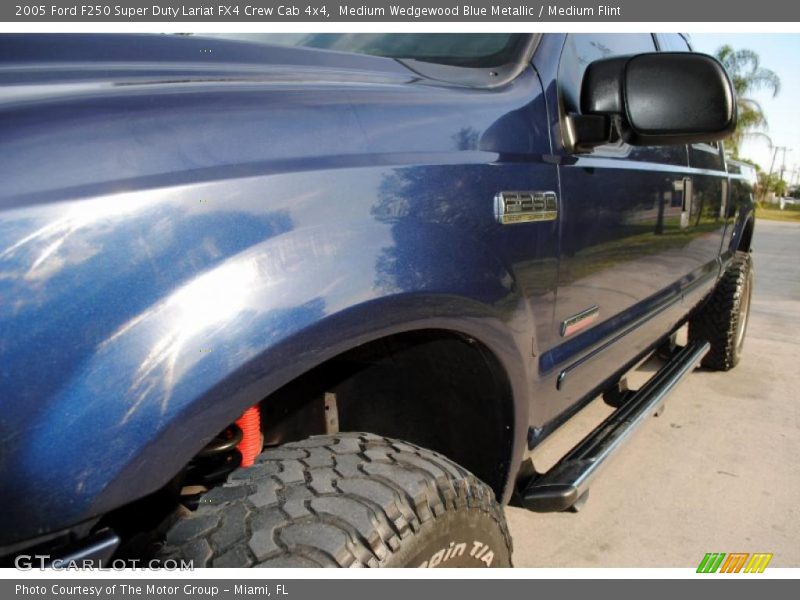 Medium Wedgewood Blue Metallic / Medium Flint 2005 Ford F250 Super Duty Lariat FX4 Crew Cab 4x4