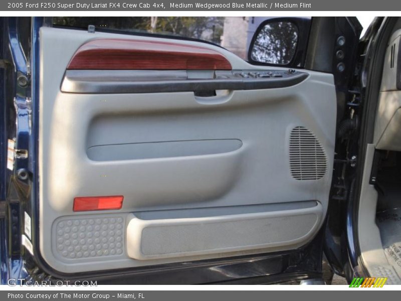 Medium Wedgewood Blue Metallic / Medium Flint 2005 Ford F250 Super Duty Lariat FX4 Crew Cab 4x4