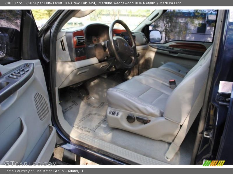 Medium Wedgewood Blue Metallic / Medium Flint 2005 Ford F250 Super Duty Lariat FX4 Crew Cab 4x4