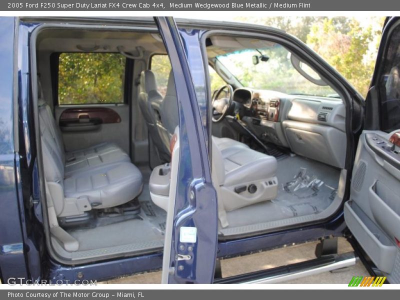 Medium Wedgewood Blue Metallic / Medium Flint 2005 Ford F250 Super Duty Lariat FX4 Crew Cab 4x4