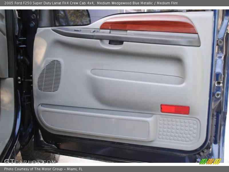 Medium Wedgewood Blue Metallic / Medium Flint 2005 Ford F250 Super Duty Lariat FX4 Crew Cab 4x4
