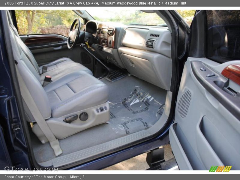 Medium Wedgewood Blue Metallic / Medium Flint 2005 Ford F250 Super Duty Lariat FX4 Crew Cab 4x4