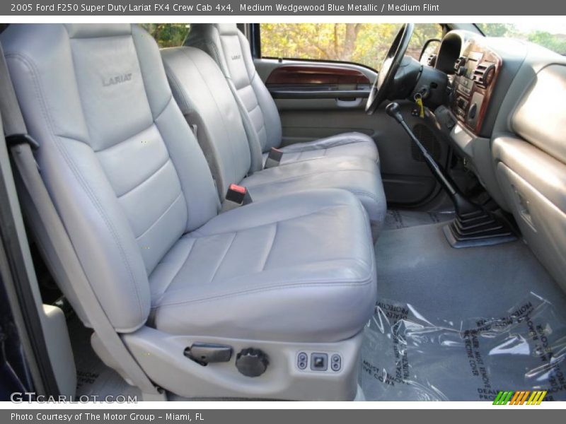 Medium Wedgewood Blue Metallic / Medium Flint 2005 Ford F250 Super Duty Lariat FX4 Crew Cab 4x4