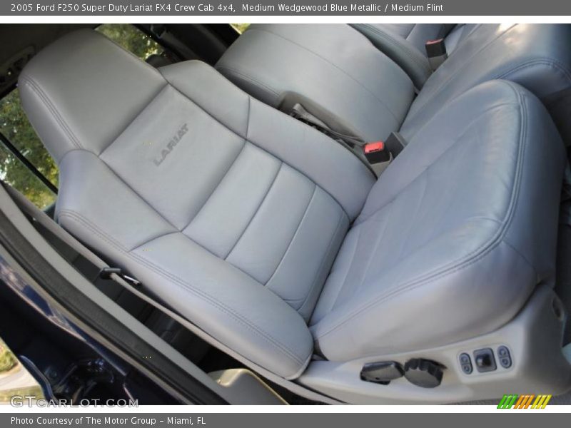 Medium Wedgewood Blue Metallic / Medium Flint 2005 Ford F250 Super Duty Lariat FX4 Crew Cab 4x4