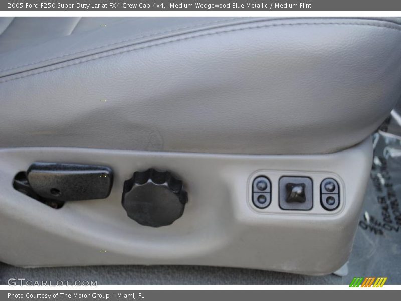 Medium Wedgewood Blue Metallic / Medium Flint 2005 Ford F250 Super Duty Lariat FX4 Crew Cab 4x4