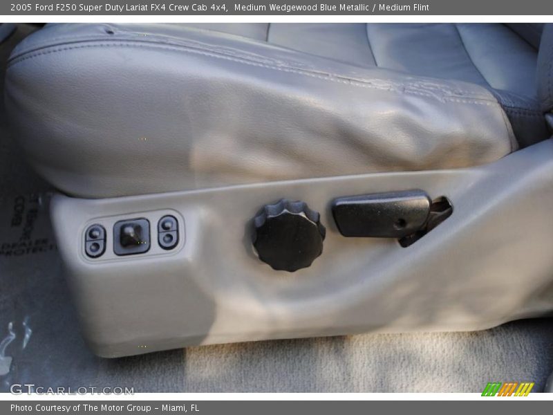 Medium Wedgewood Blue Metallic / Medium Flint 2005 Ford F250 Super Duty Lariat FX4 Crew Cab 4x4