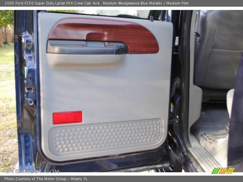 Medium Wedgewood Blue Metallic / Medium Flint 2005 Ford F250 Super Duty Lariat FX4 Crew Cab 4x4