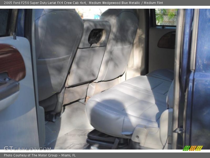 Medium Wedgewood Blue Metallic / Medium Flint 2005 Ford F250 Super Duty Lariat FX4 Crew Cab 4x4