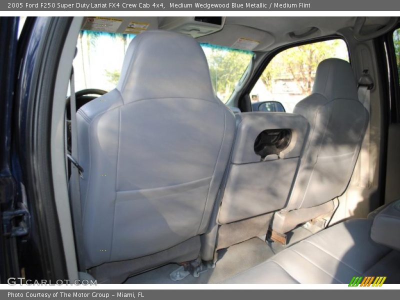 Medium Wedgewood Blue Metallic / Medium Flint 2005 Ford F250 Super Duty Lariat FX4 Crew Cab 4x4