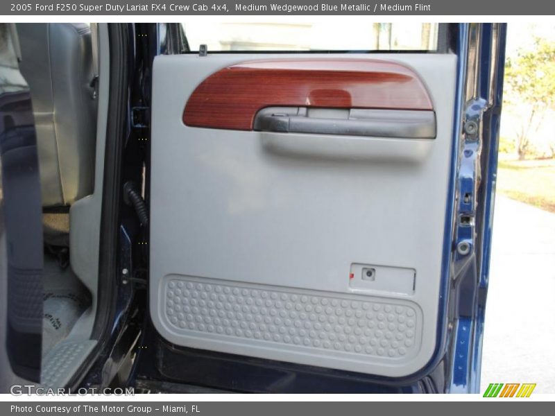 Medium Wedgewood Blue Metallic / Medium Flint 2005 Ford F250 Super Duty Lariat FX4 Crew Cab 4x4