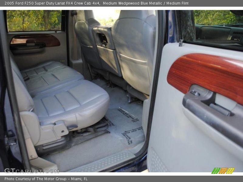 Medium Wedgewood Blue Metallic / Medium Flint 2005 Ford F250 Super Duty Lariat FX4 Crew Cab 4x4