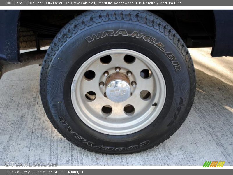 Medium Wedgewood Blue Metallic / Medium Flint 2005 Ford F250 Super Duty Lariat FX4 Crew Cab 4x4