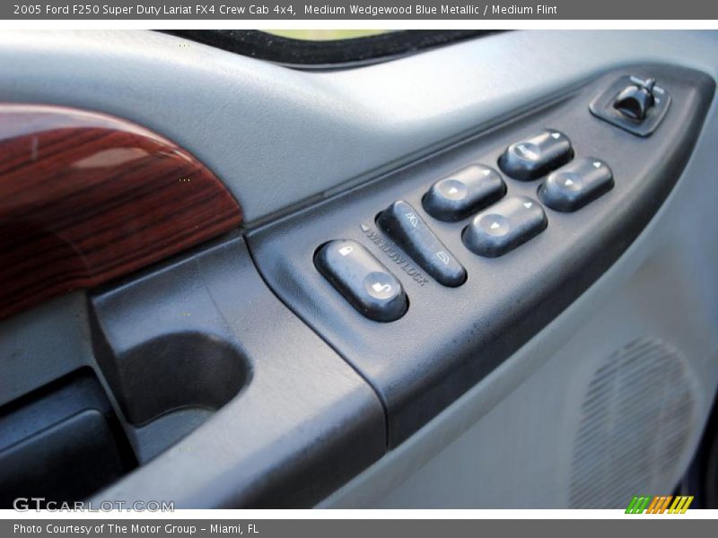 Medium Wedgewood Blue Metallic / Medium Flint 2005 Ford F250 Super Duty Lariat FX4 Crew Cab 4x4
