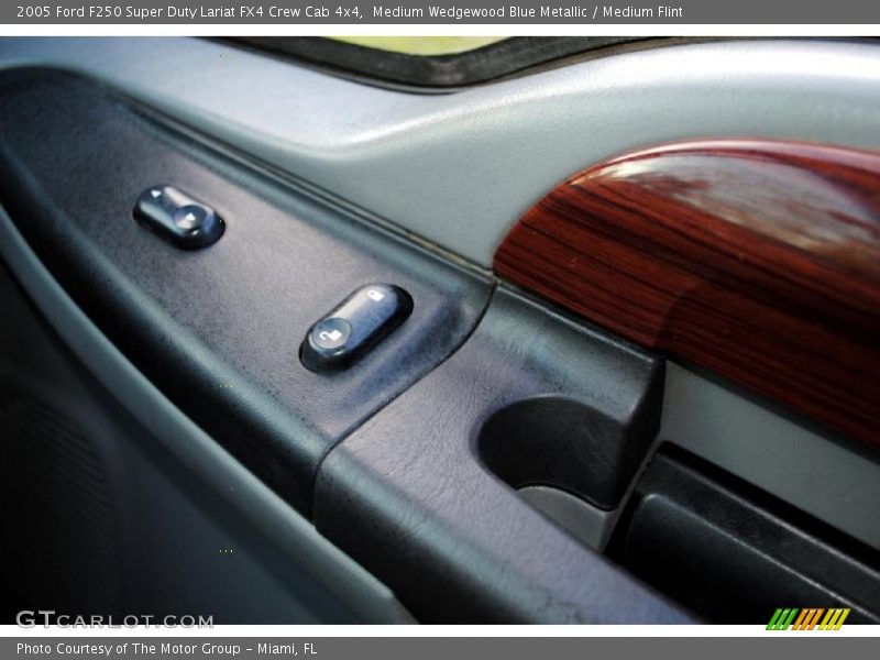 Medium Wedgewood Blue Metallic / Medium Flint 2005 Ford F250 Super Duty Lariat FX4 Crew Cab 4x4