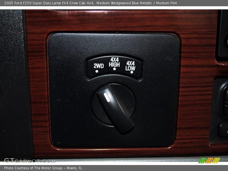 Medium Wedgewood Blue Metallic / Medium Flint 2005 Ford F250 Super Duty Lariat FX4 Crew Cab 4x4