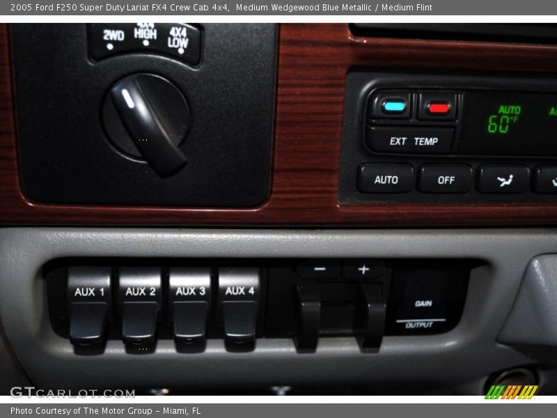 Medium Wedgewood Blue Metallic / Medium Flint 2005 Ford F250 Super Duty Lariat FX4 Crew Cab 4x4