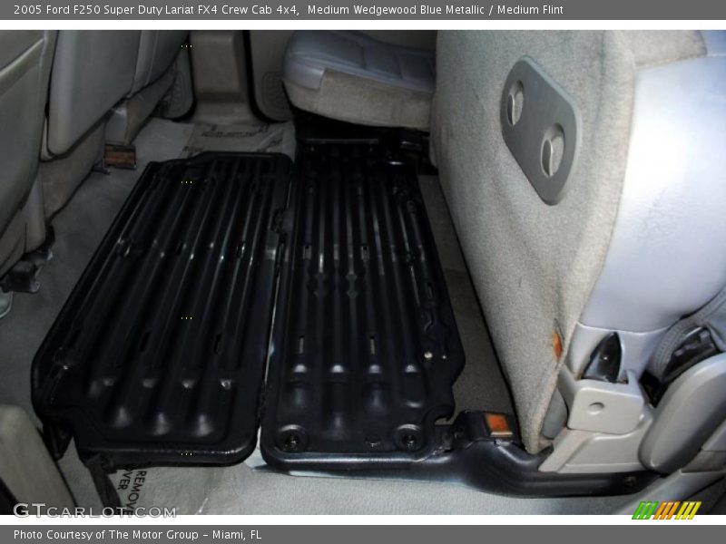 Medium Wedgewood Blue Metallic / Medium Flint 2005 Ford F250 Super Duty Lariat FX4 Crew Cab 4x4