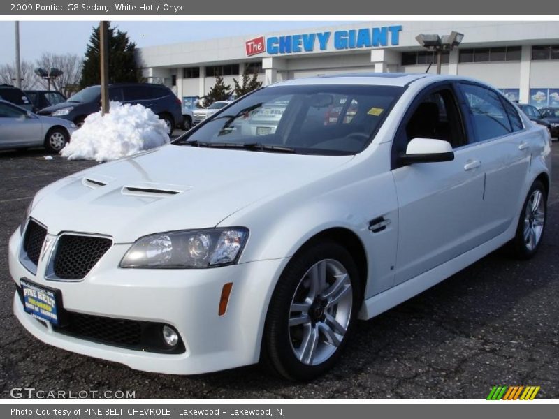 White Hot / Onyx 2009 Pontiac G8 Sedan