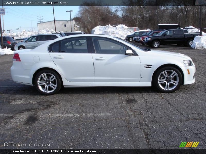 White Hot / Onyx 2009 Pontiac G8 Sedan