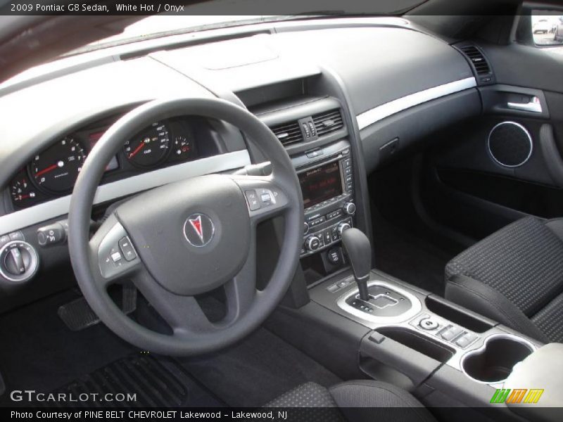 White Hot / Onyx 2009 Pontiac G8 Sedan