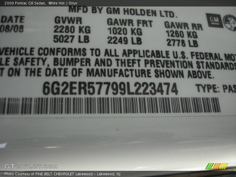 White Hot / Onyx 2009 Pontiac G8 Sedan