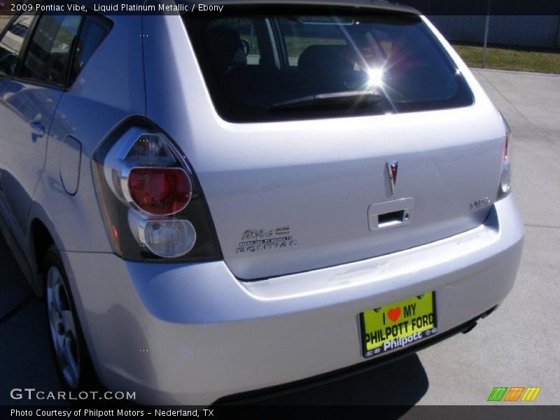 Liquid Platinum Metallic / Ebony 2009 Pontiac Vibe
