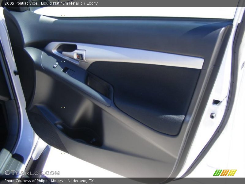 Liquid Platinum Metallic / Ebony 2009 Pontiac Vibe
