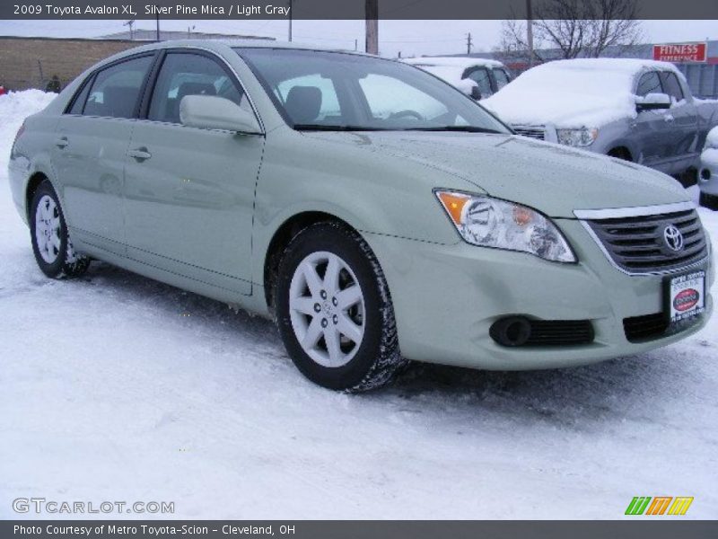 Silver Pine Mica / Light Gray 2009 Toyota Avalon XL
