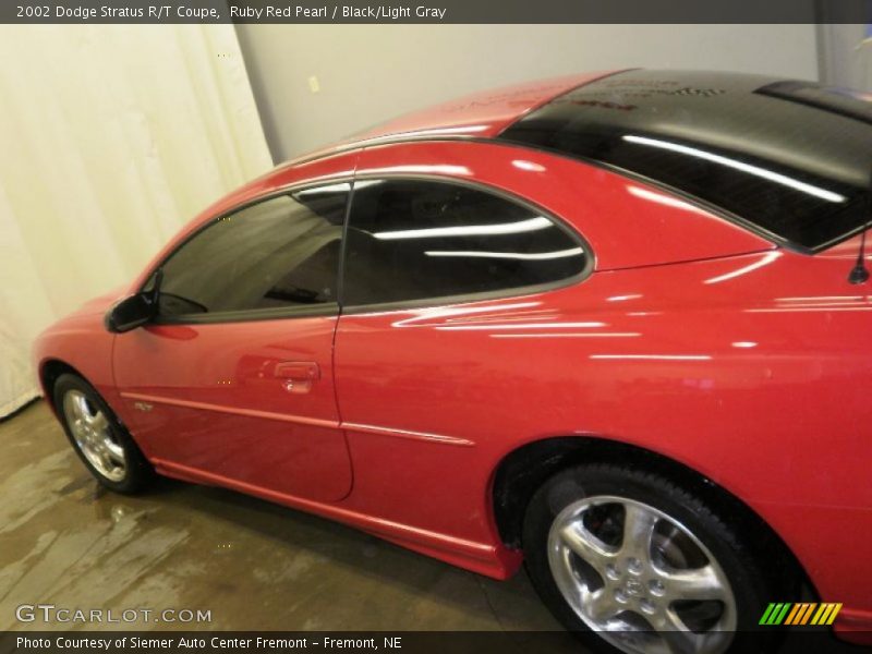 Ruby Red Pearl / Black/Light Gray 2002 Dodge Stratus R/T Coupe