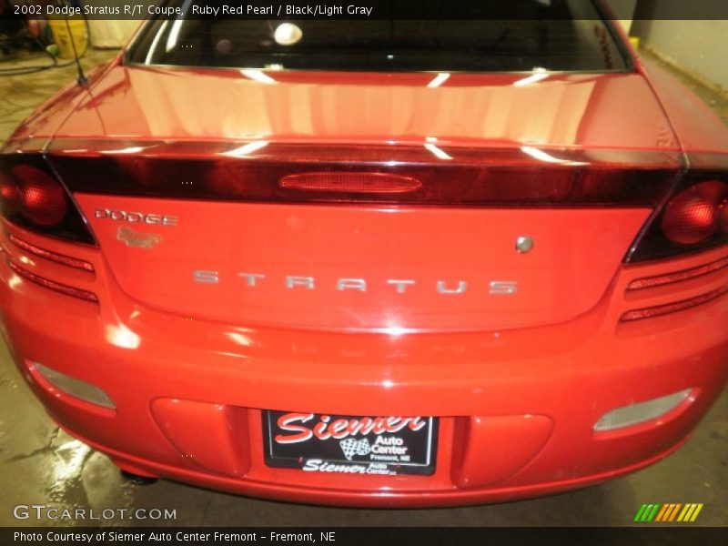 Ruby Red Pearl / Black/Light Gray 2002 Dodge Stratus R/T Coupe