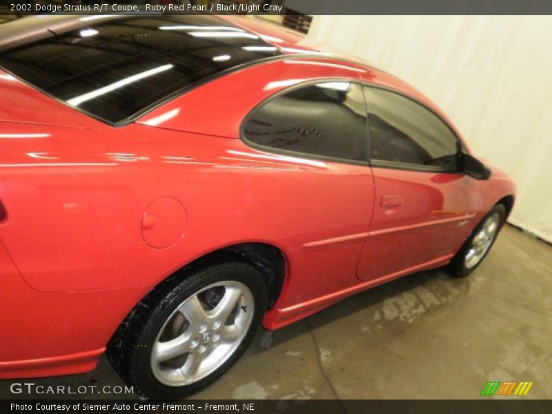 Ruby Red Pearl / Black/Light Gray 2002 Dodge Stratus R/T Coupe