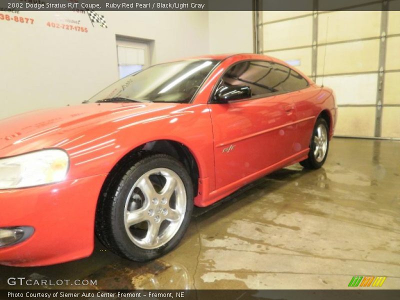 Ruby Red Pearl / Black/Light Gray 2002 Dodge Stratus R/T Coupe