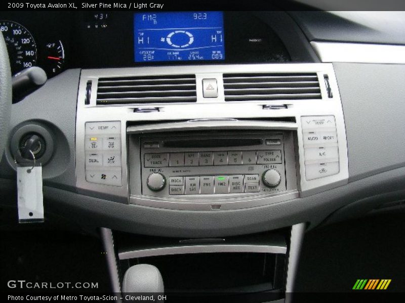 Silver Pine Mica / Light Gray 2009 Toyota Avalon XL