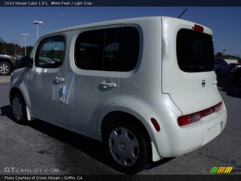 White Pearl / Light Gray 2010 Nissan Cube 1.8 S