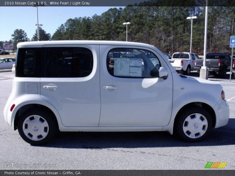 White Pearl / Light Gray 2010 Nissan Cube 1.8 S