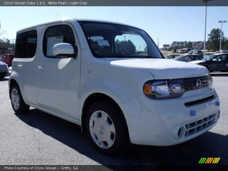 White Pearl / Light Gray 2010 Nissan Cube 1.8 S