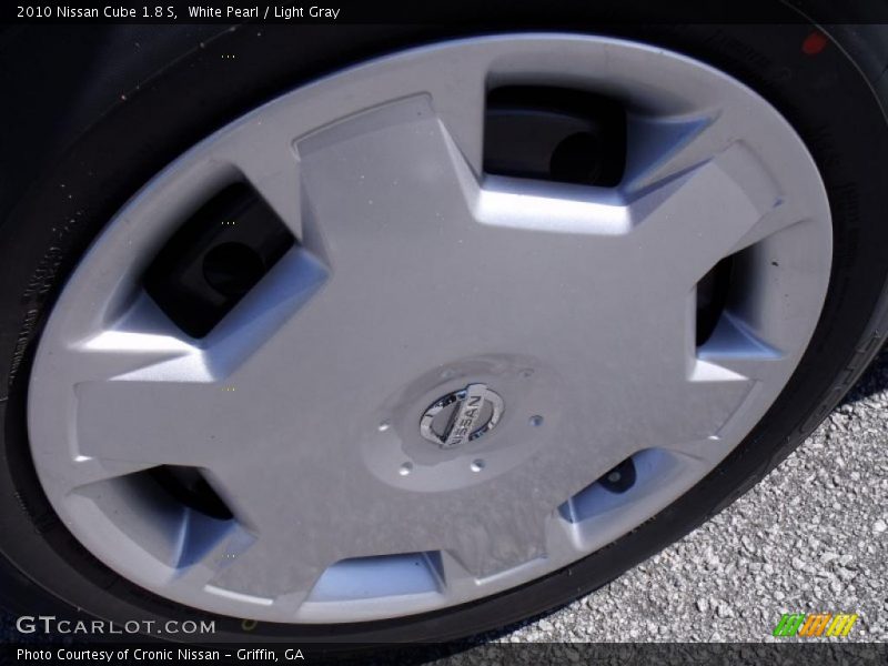 White Pearl / Light Gray 2010 Nissan Cube 1.8 S