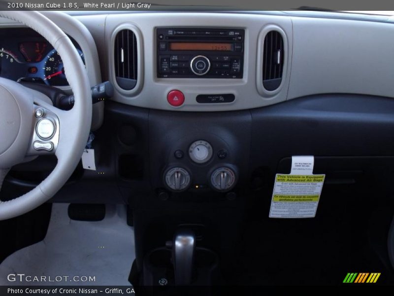 White Pearl / Light Gray 2010 Nissan Cube 1.8 S