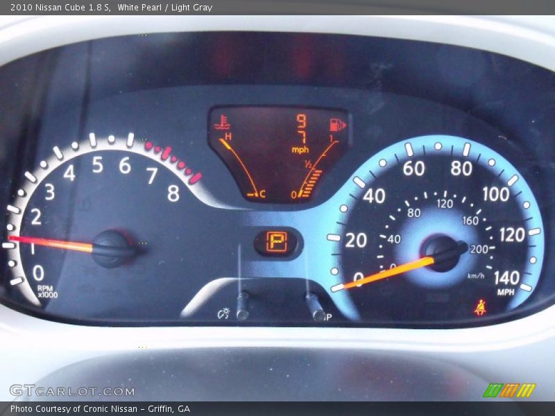 White Pearl / Light Gray 2010 Nissan Cube 1.8 S