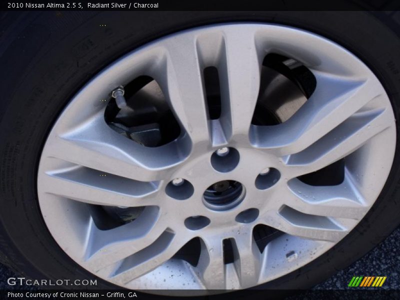 Radiant Silver / Charcoal 2010 Nissan Altima 2.5 S