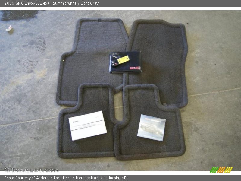 Summit White / Light Gray 2006 GMC Envoy SLE 4x4