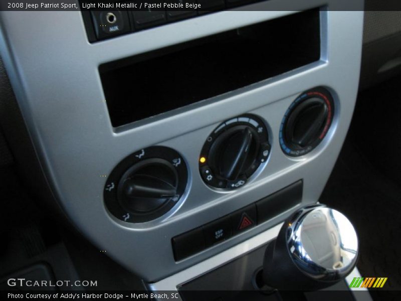 Light Khaki Metallic / Pastel Pebble Beige 2008 Jeep Patriot Sport