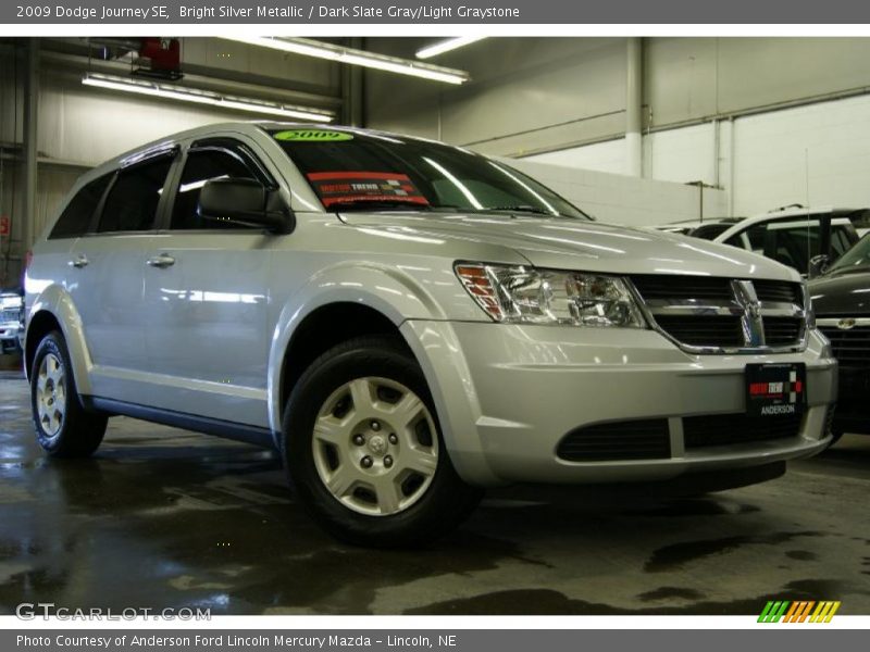 Bright Silver Metallic / Dark Slate Gray/Light Graystone 2009 Dodge Journey SE