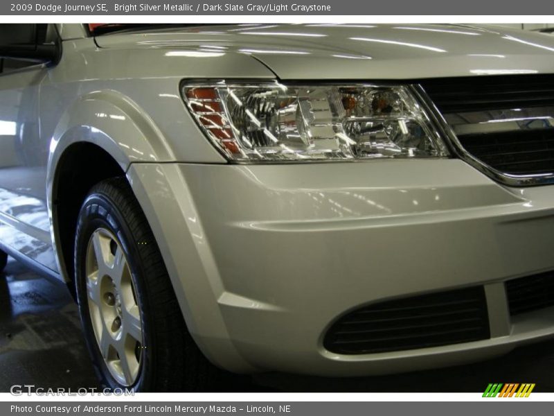 Bright Silver Metallic / Dark Slate Gray/Light Graystone 2009 Dodge Journey SE
