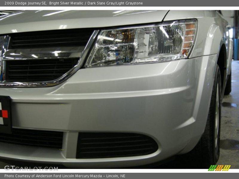 Bright Silver Metallic / Dark Slate Gray/Light Graystone 2009 Dodge Journey SE