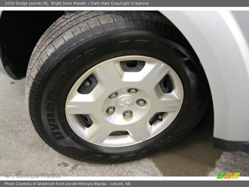 Bright Silver Metallic / Dark Slate Gray/Light Graystone 2009 Dodge Journey SE